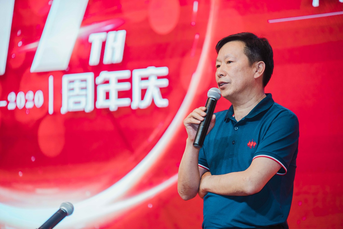 维多利亚老品牌vic十七载 因你更精彩
