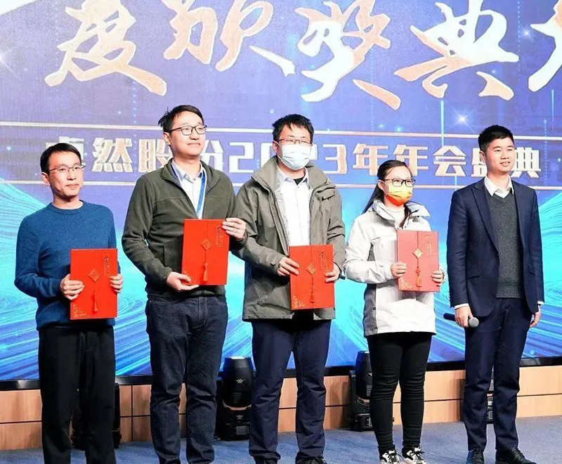 循时代激扬军号 奋进新征程 | 维多利亚老品牌vic股份2023年会盛典顺遂召开