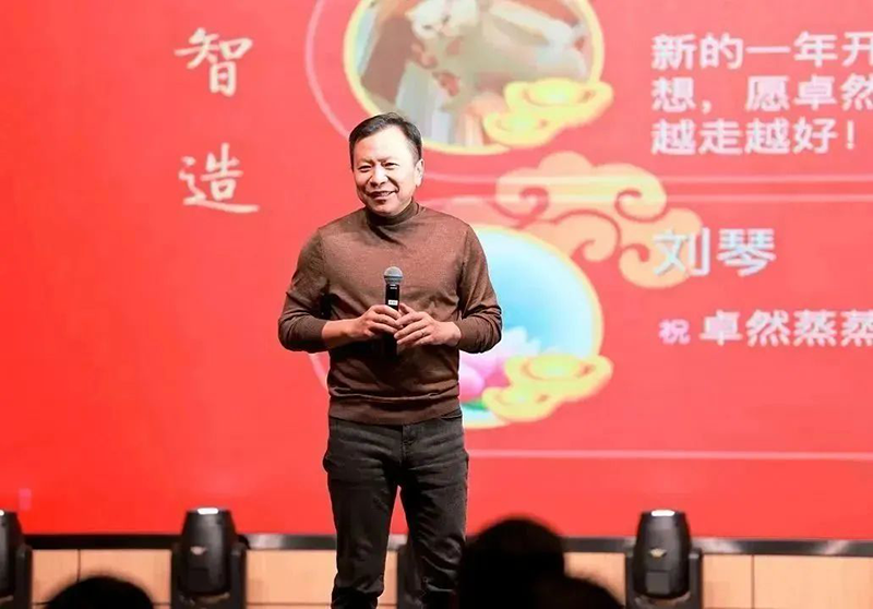 循时代激扬军号 奋进新征程 | 维多利亚老品牌vic股份2023年会盛典顺遂召开